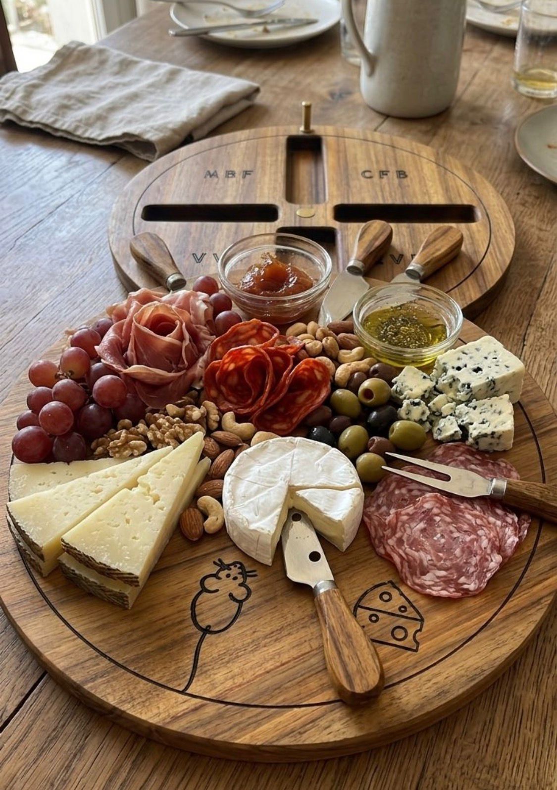 Quesos y Charcutería